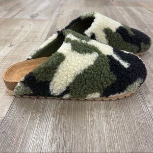 Camouflage Faux Fur Clogs